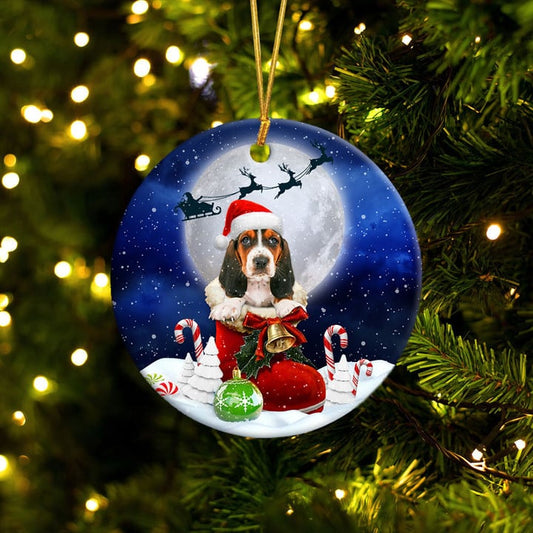 Ornement Rond En Céramique Basset Hound dans la botte du Père Noël 