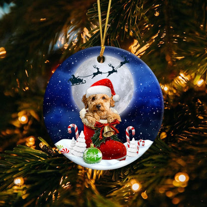 Ornement Rond En Céramique Goldendoodle dans la botte du Père Noël 