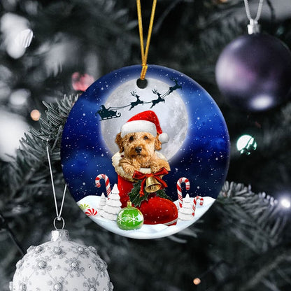 Ornement Rond En Céramique Goldendoodle dans la botte du Père Noël 