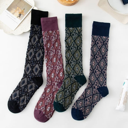 Black Friday Sale 50 % RABATT – 4 Paar lange Baumwollsocken mit Blumenmuster für Damen