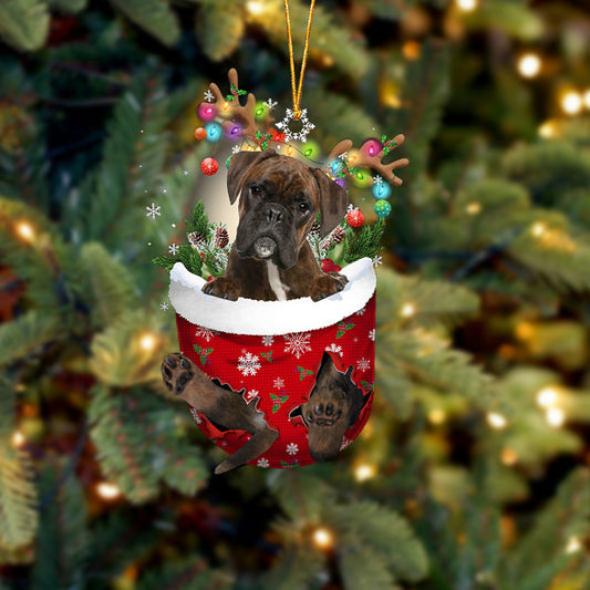 BRINDLE Boxer dans une poche de neige Ornement de Noël 