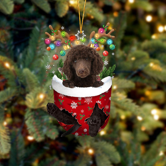 Ornement de Noël Caniche standard en CHOCOLAT dans une poche de neige 