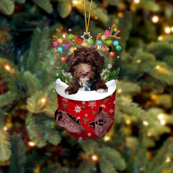 Ornement De Noël CHOCOLAT goldendoodle dans la poche de neige 