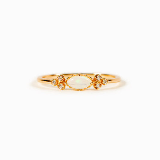 BAGUE OPALE COUPE OVALE À LA FILLE