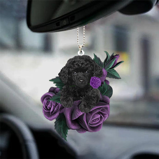 Ornement suspendu de voiture caniche dans une rose violette