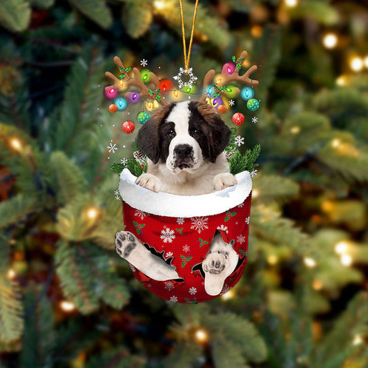 Ornement De Noël De Poche De Saint Bernard Dans La Neige 