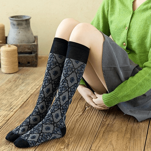 Black Friday Sale 50 % RABATT – 4 Paar lange Baumwollsocken mit Blumenmuster für Damen